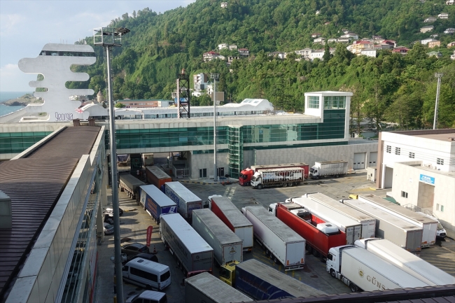 Sarp'tan 5 ayda 1 milyon 55 bin 213 kişi geçti